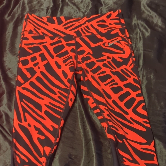 Nike Vibrant Red and Black Graphic Leggings - Picture 4 of 4